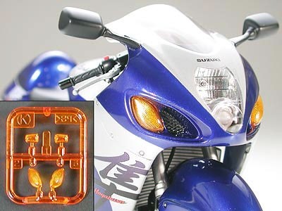 Suzuki GSX1300R Hayabusa 1:12 scale model kit Online now