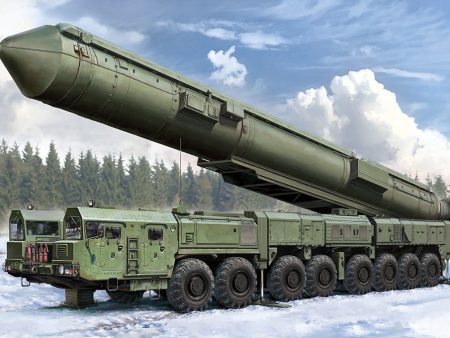 HobbyBoss 15U175 TEL of RS-12M1 Topol-M ICBM Complex - 1 72 Scale Model Kit Discount