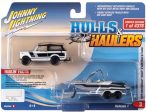 Johnny Lightning Hulls and Haulers 1979 Scout II with Boat and Trailer 2021 Release 1B - 1:64 Diecast Fashion