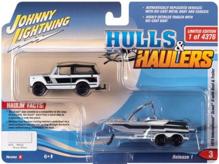 Johnny Lightning Hulls and Haulers 1979 Scout II with Boat and Trailer 2021 Release 1B - 1:64 Diecast Fashion